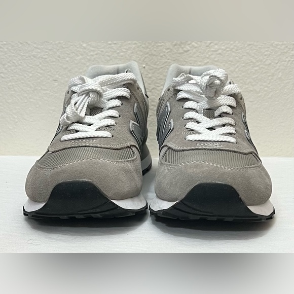 New Balance Shoes - EUC Women’s New Balance Gray 574 Core size 11 color Gray and White